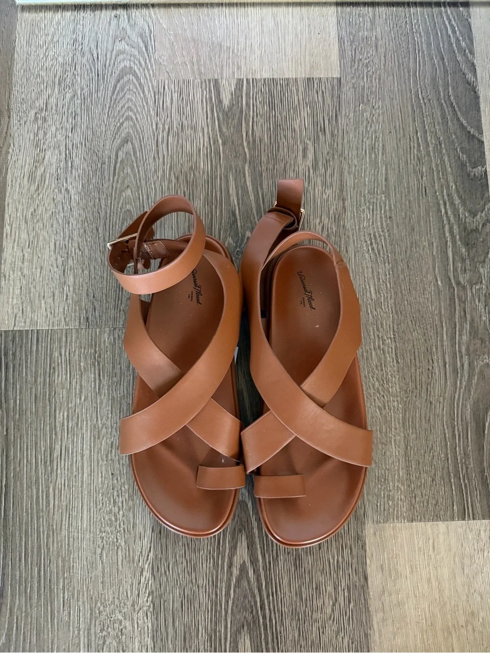 Universal Thread Tan Crisscross Strap Sandals cognac brown